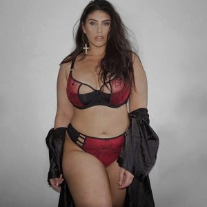 Léna - rencontre-Dominatrice-Nîmes