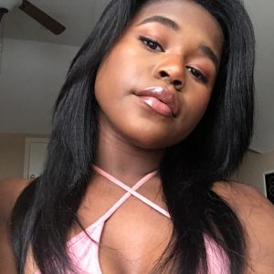 En manque, cherche compagnie discrète Aisha - rencontre-Dominatrice-Strasbourg